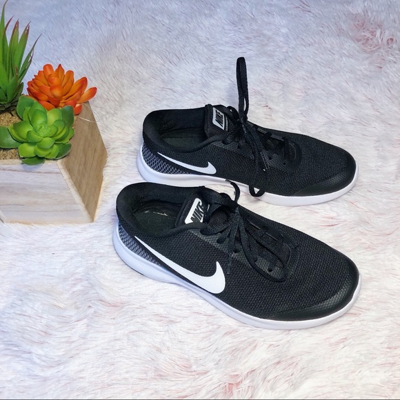 Nike Flex Experience RN Black & White Shoes - Picture 7 of 11